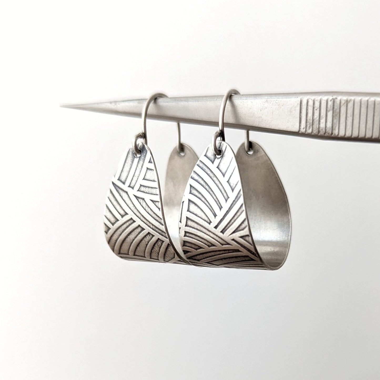 Textured Stirrup Hoops
