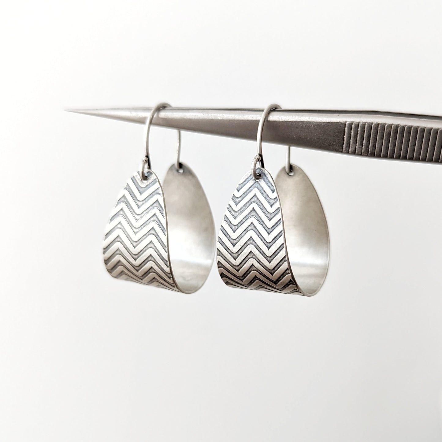 Textured Stirrup Hoops
