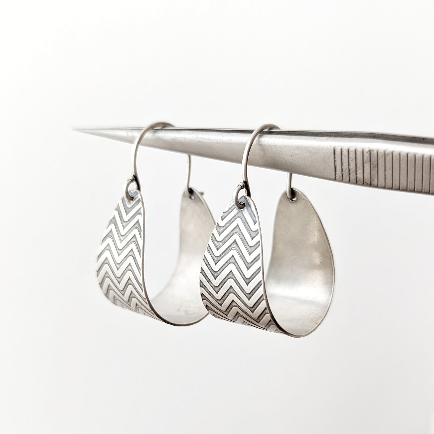 Textured Stirrup Hoops
