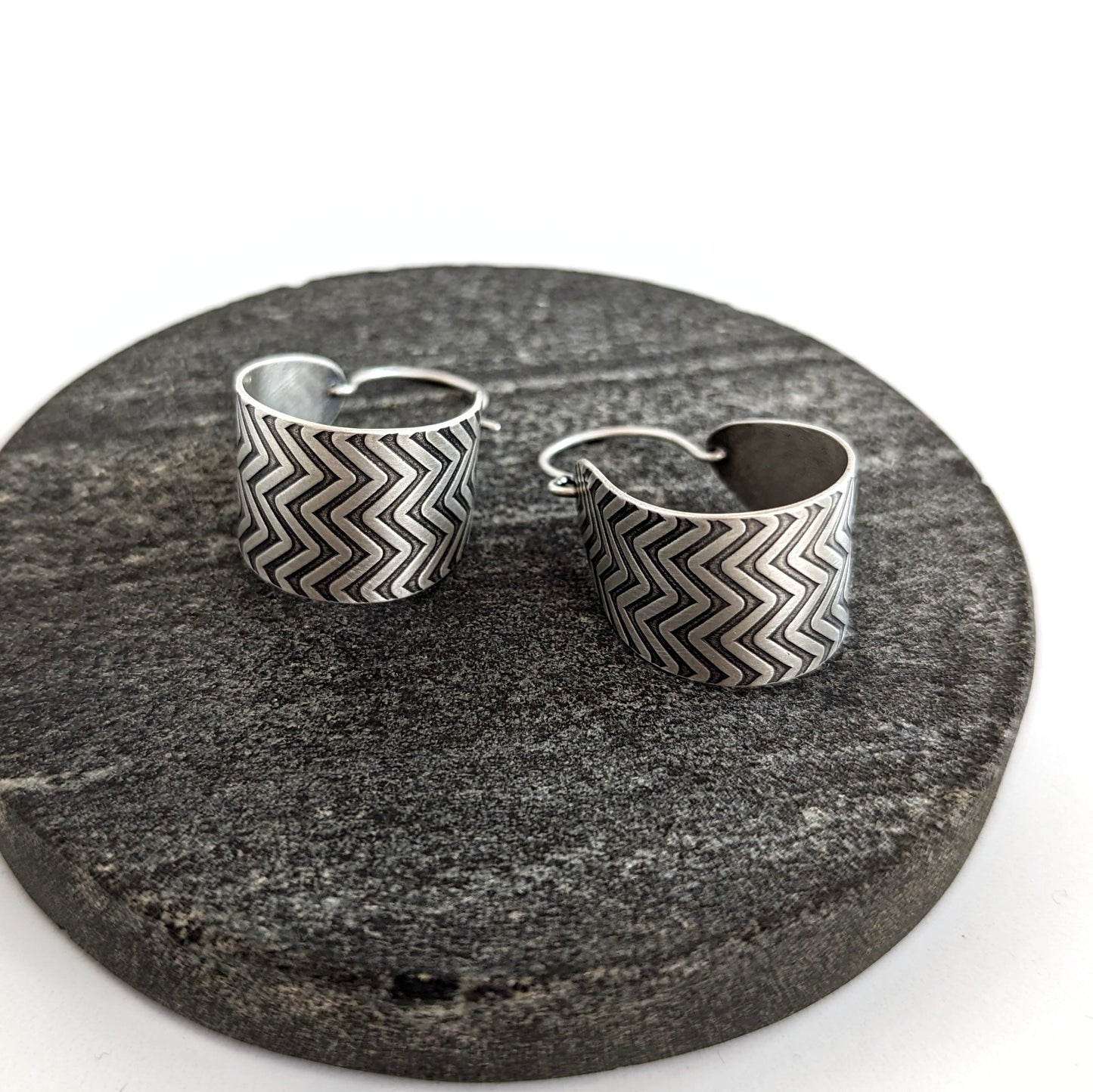 Textured Stirrup Hoops