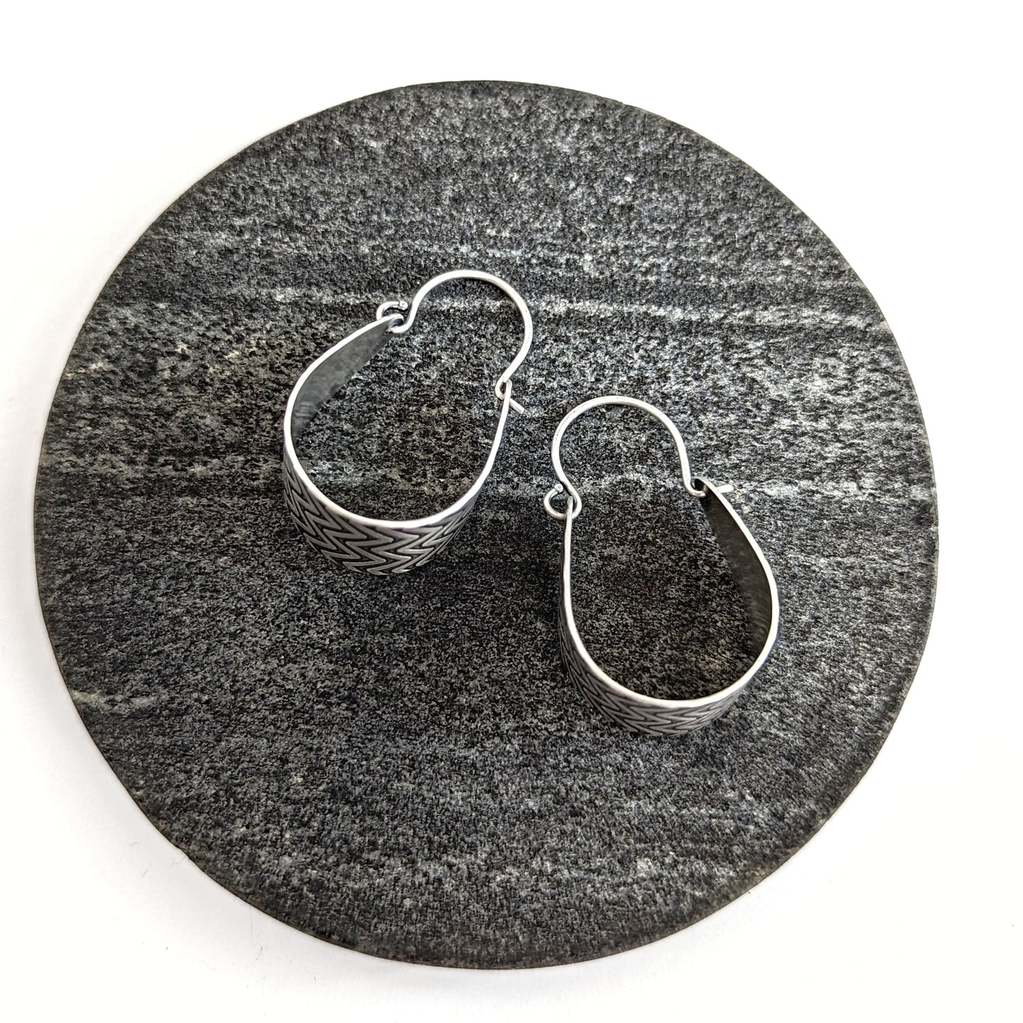 Textured Stirrup Hoops