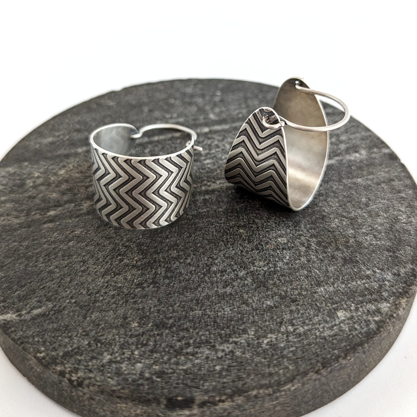 Textured Stirrup Hoops