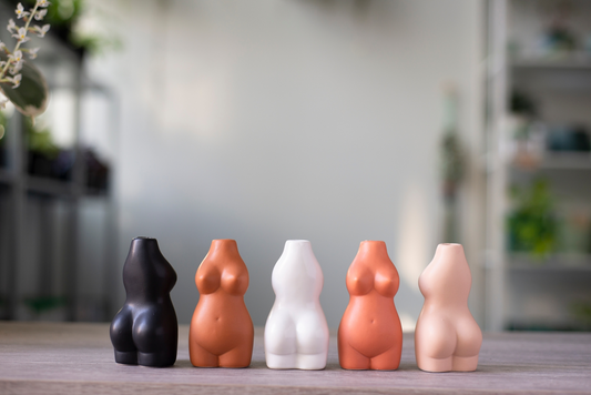 Curvy Bud Vase - Beige