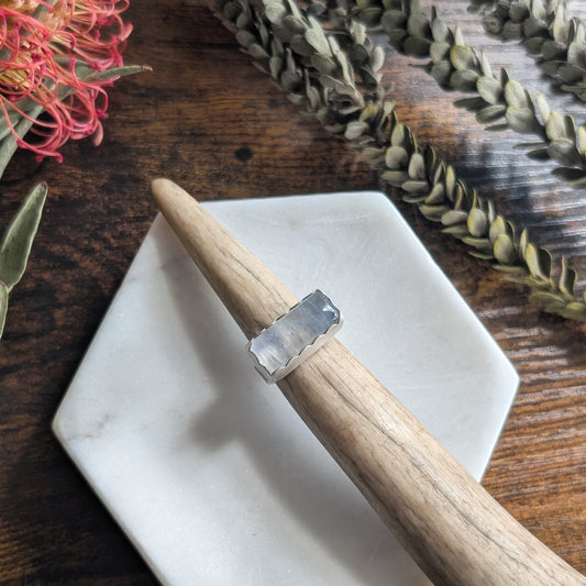 Rainbow Moonstone + Sterling Silver : Size 8