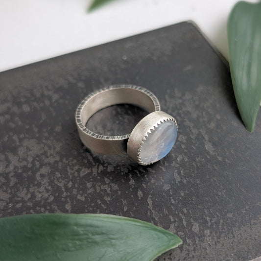 Rainbow Moonstone + Sterling Silver : Size 6.5