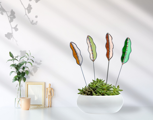 Glass Seed Pea Pod - Pale Pink & Olive