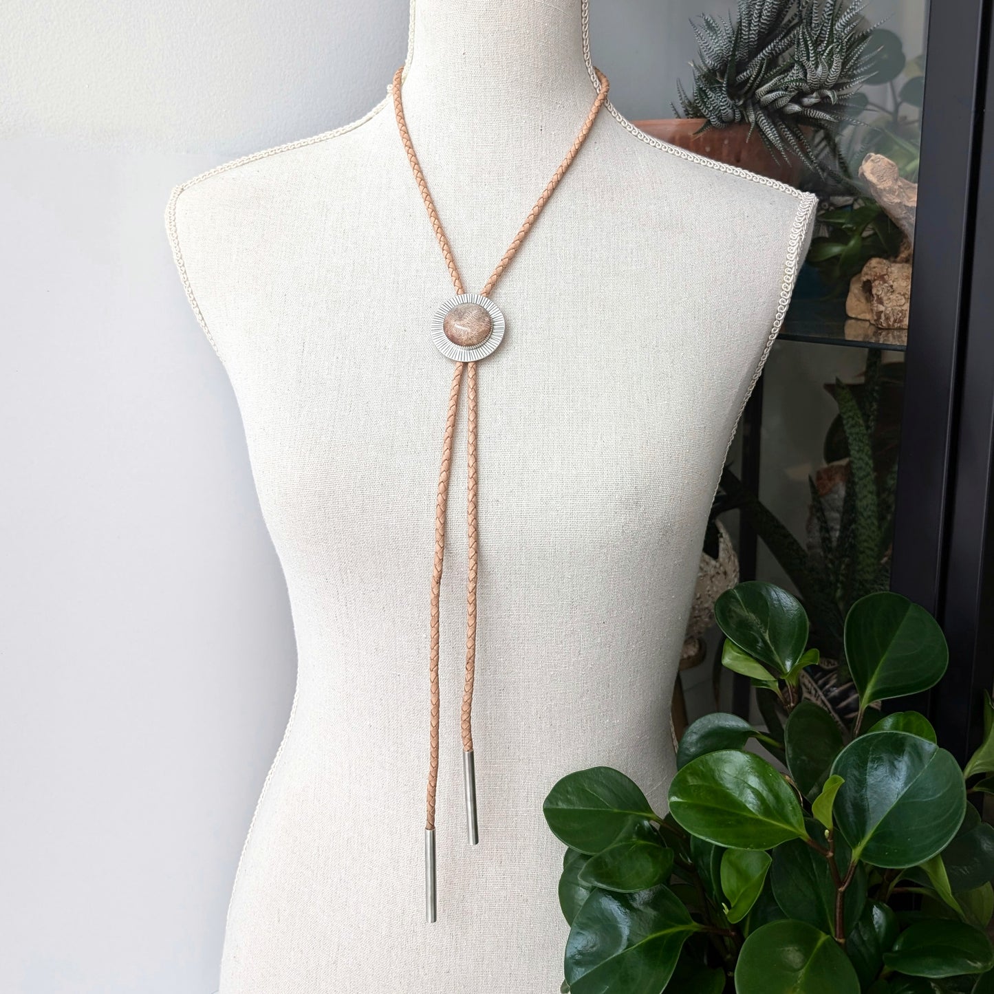 Fossilized Coral Statement Bolo