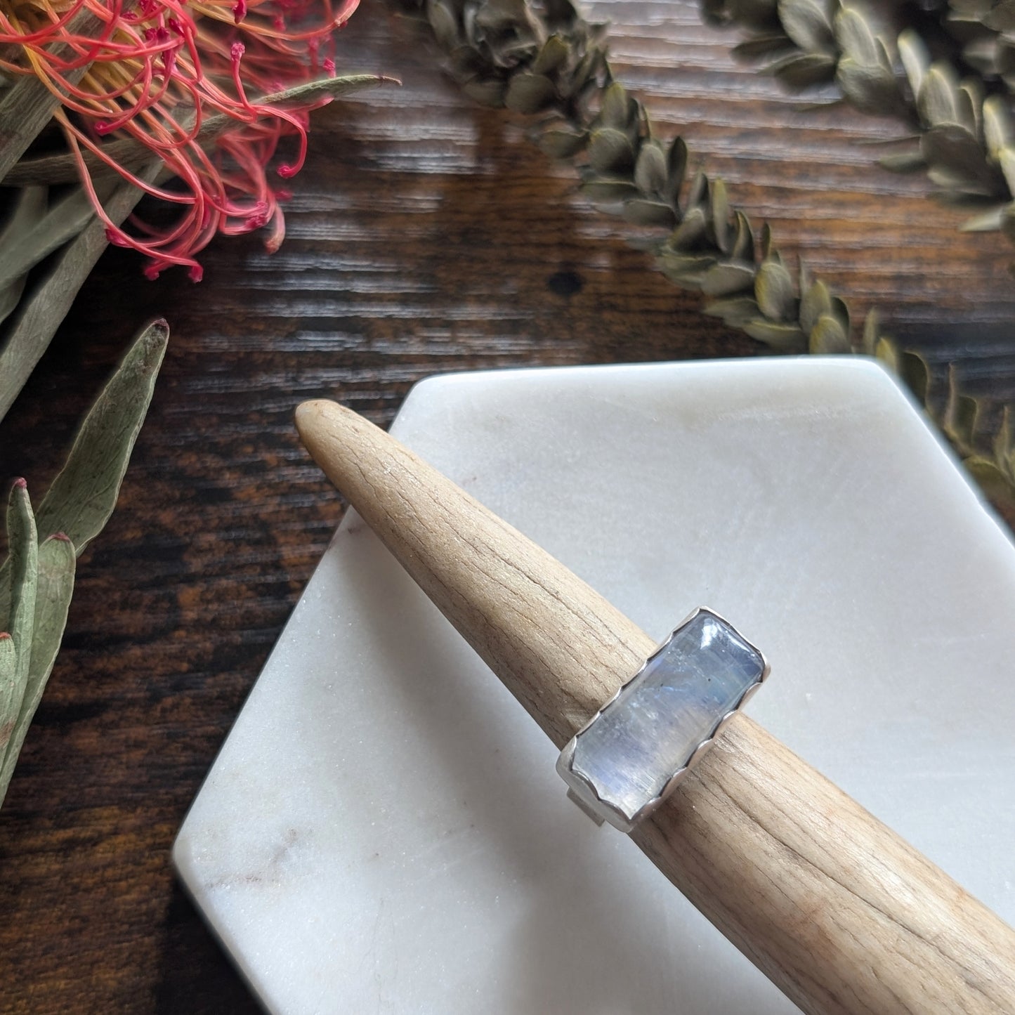 Rainbow Moonstone + Sterling Silver : Size 8